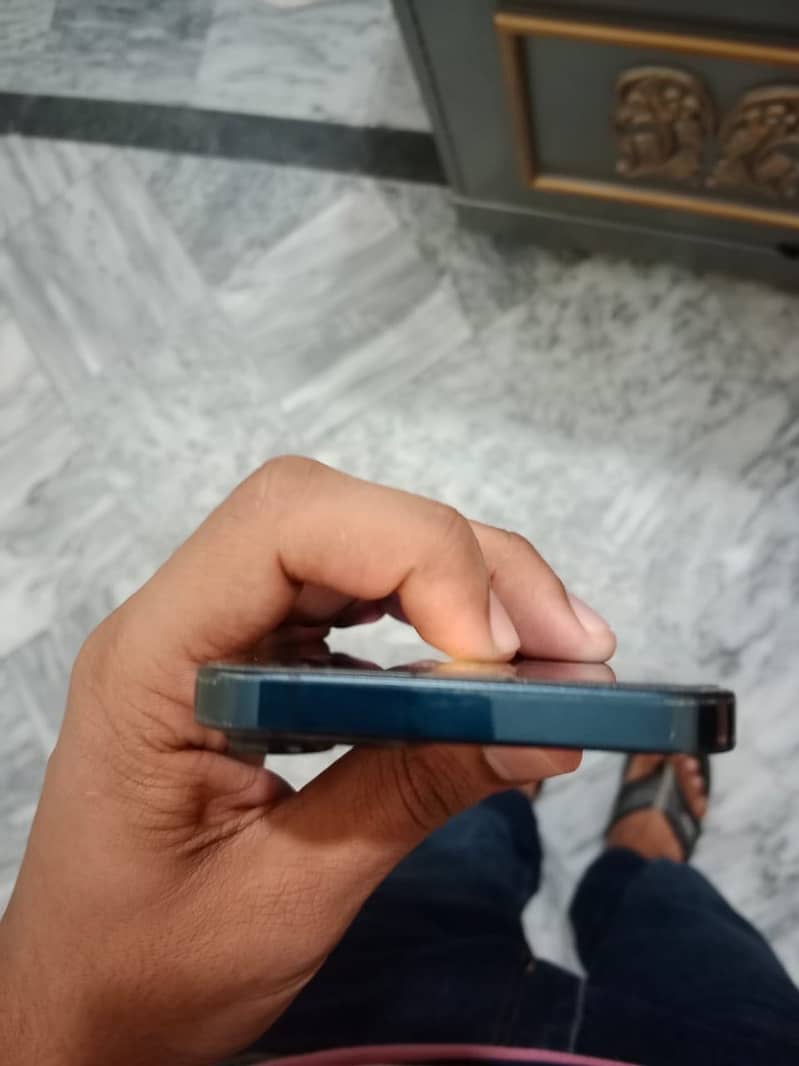 Apple iPhone 13 2