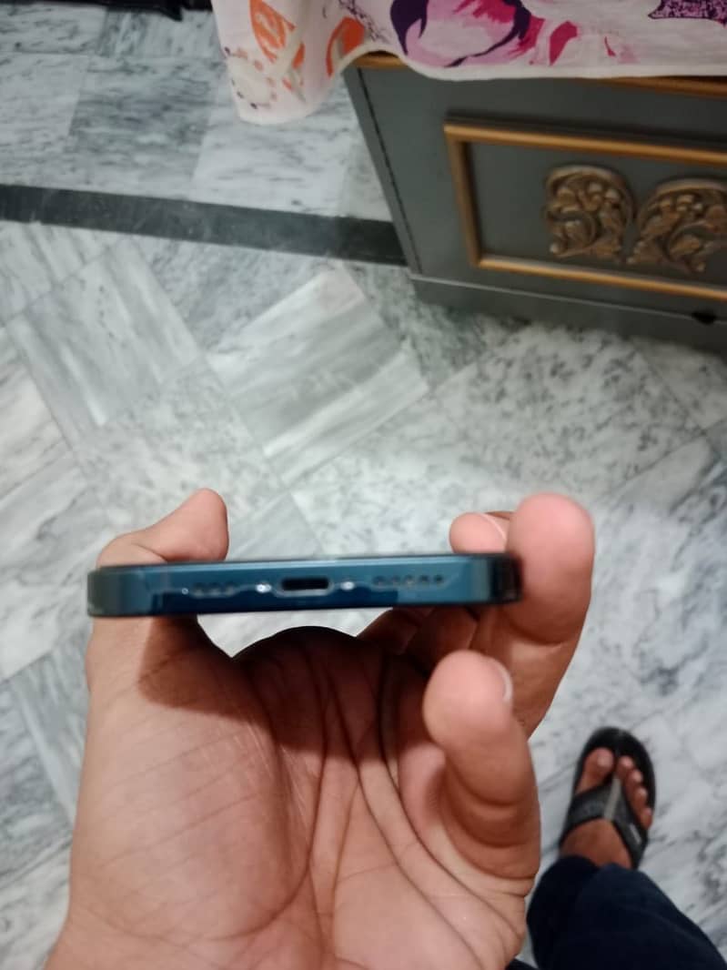 Apple iPhone 13 3