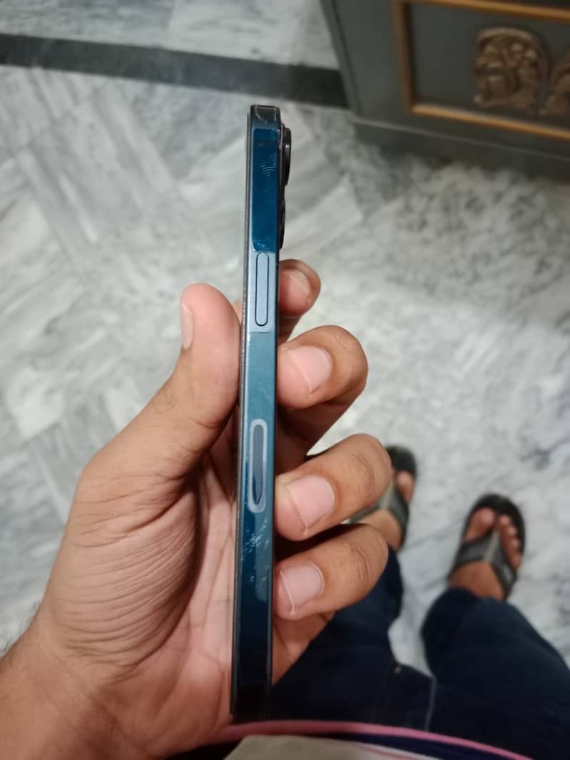 Apple iPhone 13 4