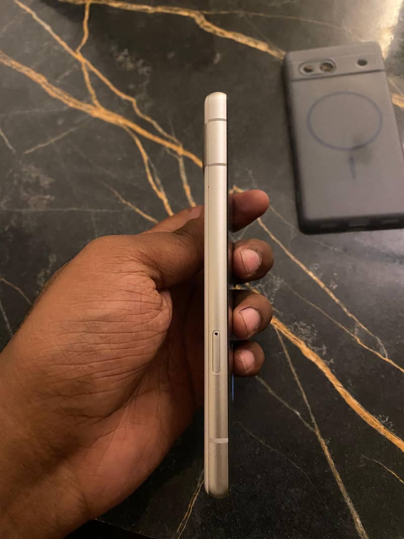Google Pixel 7A 5