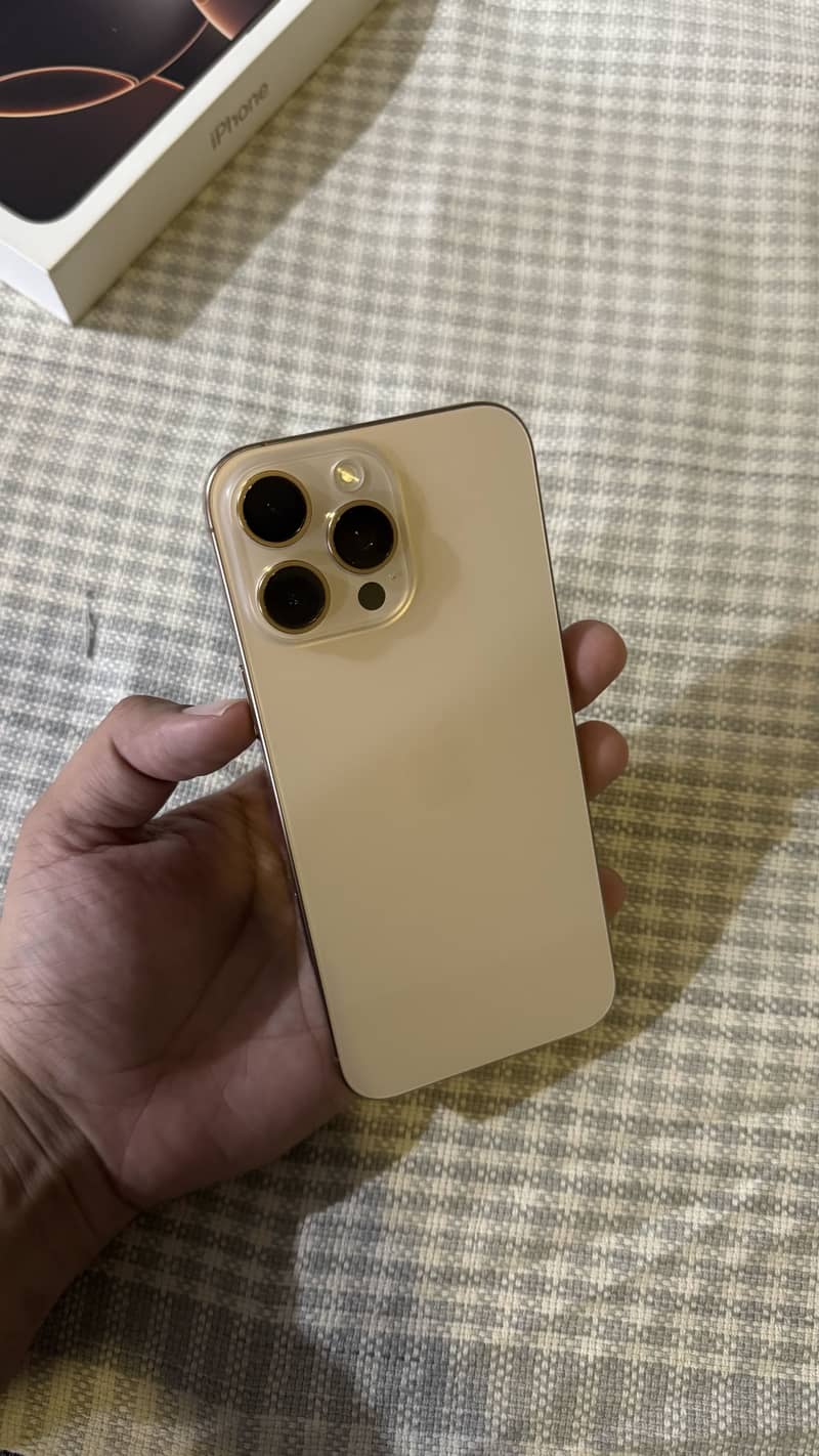 Apple iPhone 16 Pro Max 4