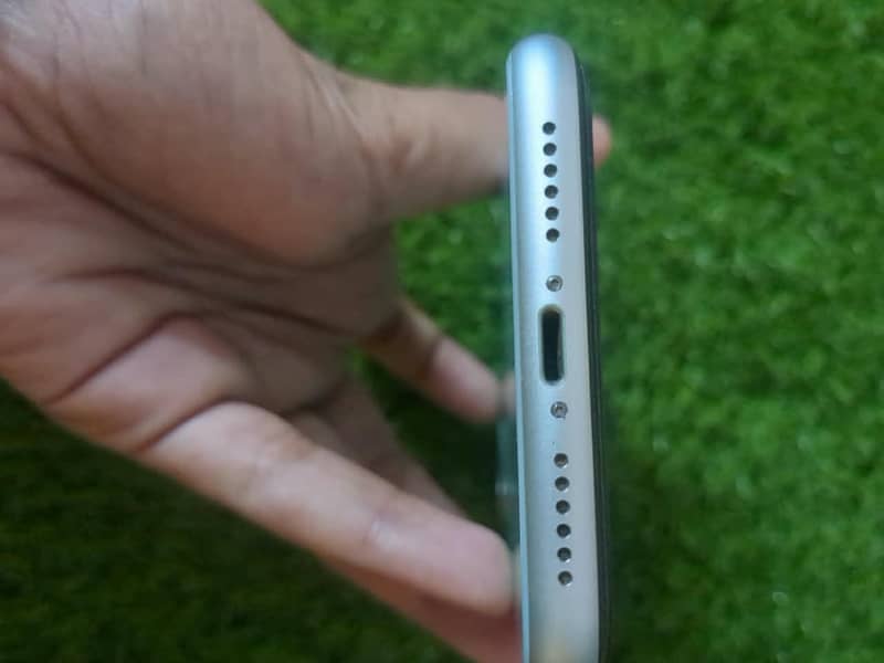 Apple iPhone 11 5