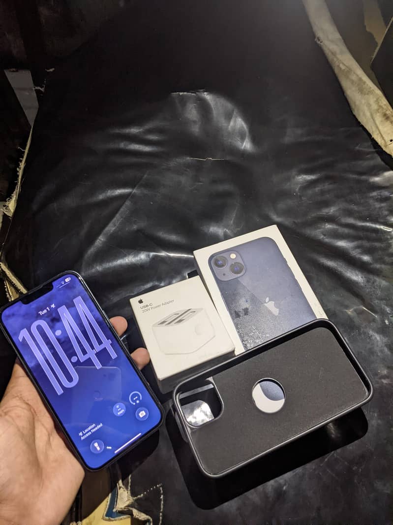 Apple iPhone 13 0