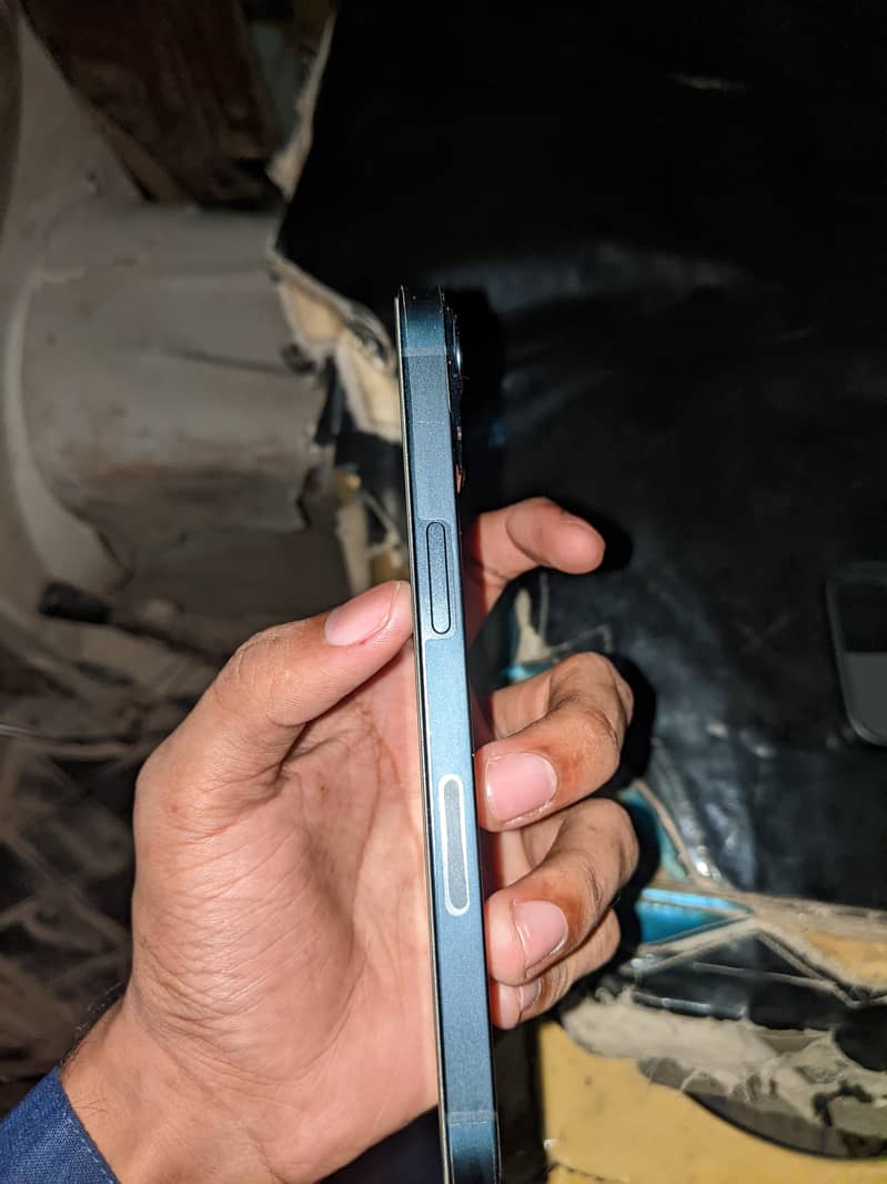 Apple iPhone 13 1