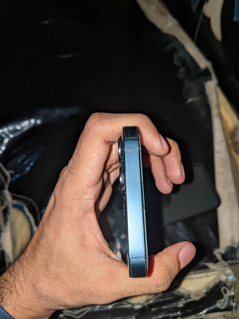 Apple iPhone 13 4