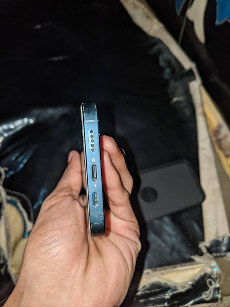 Apple iPhone 13 5