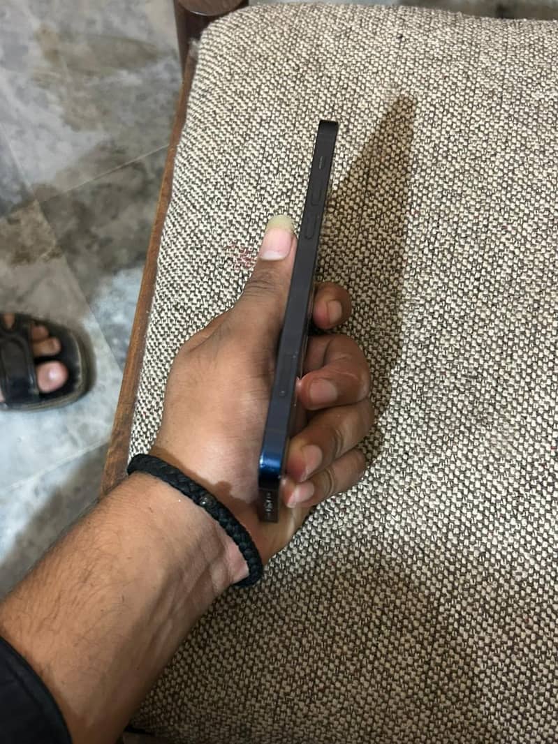 Apple iPhone 12 6