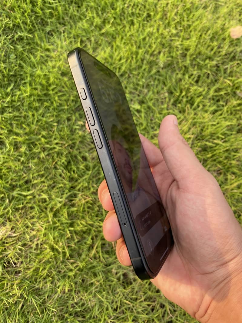 Apple iPhone 16 2