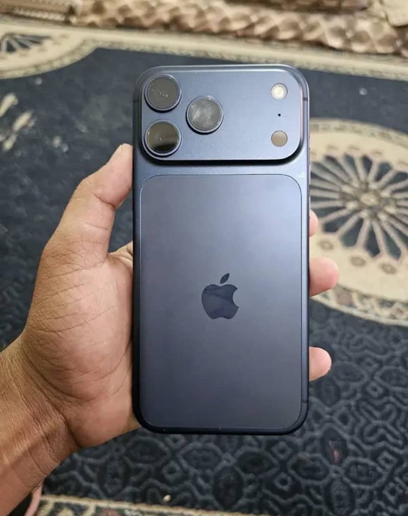 Apple iPhone 17 Pro Max 4