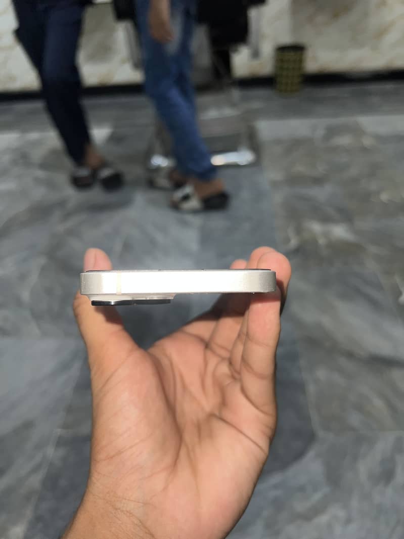 Apple iPhone 14 3