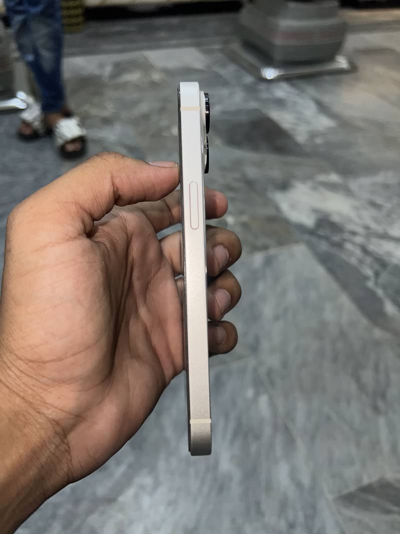 Apple iPhone 14 4