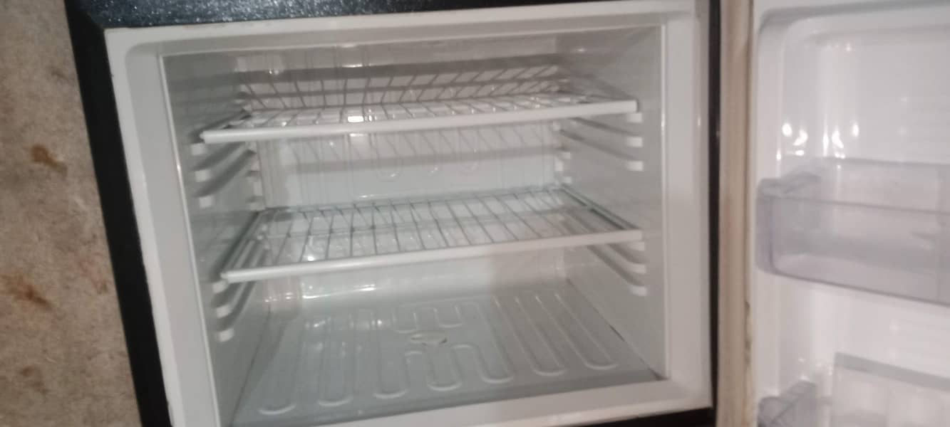 medium size fridge 0