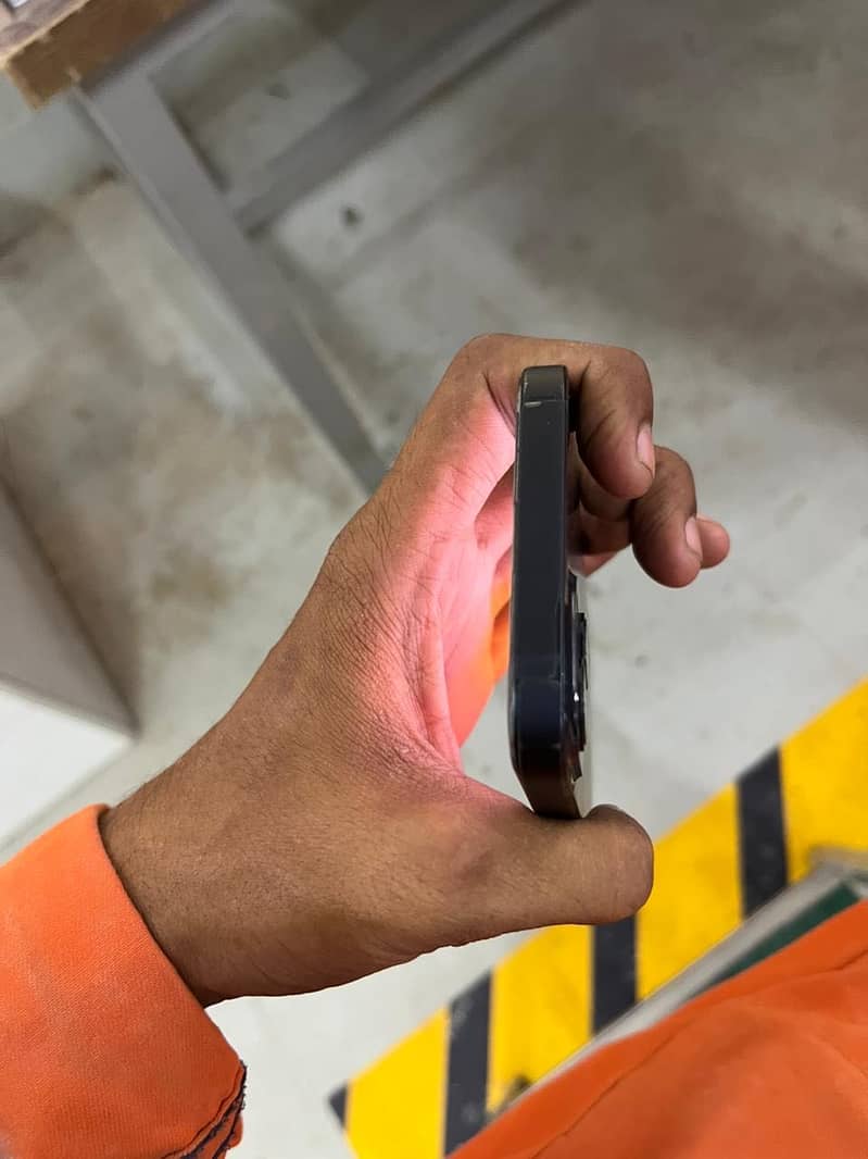 Apple iPhone 13 2
