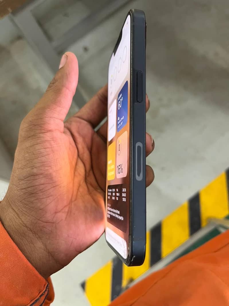 Apple iPhone 13 4