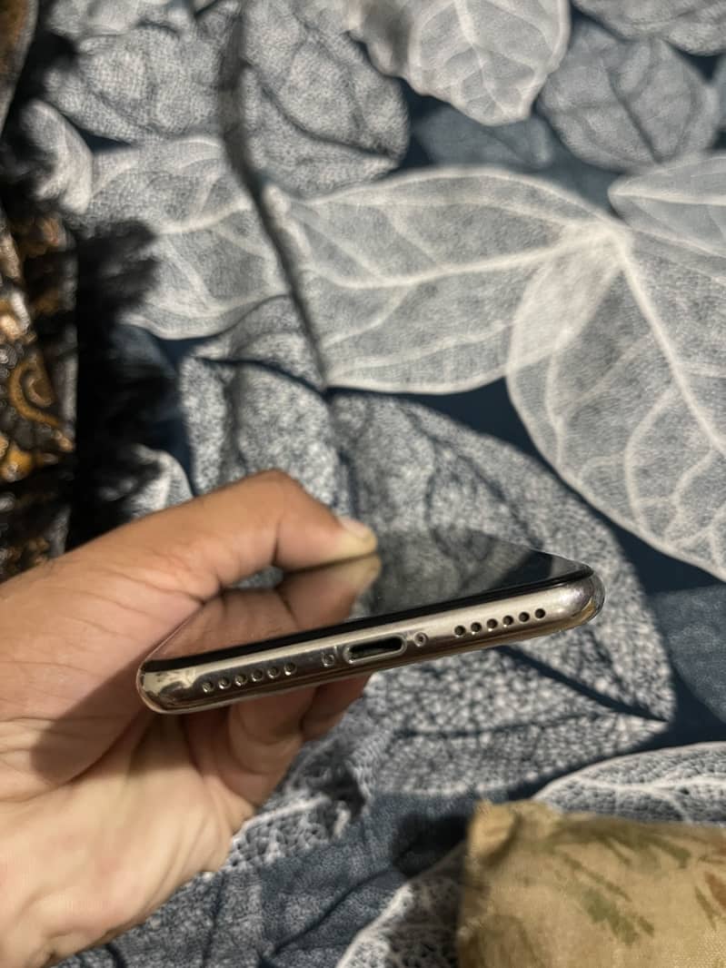 Apple iPhone X 5