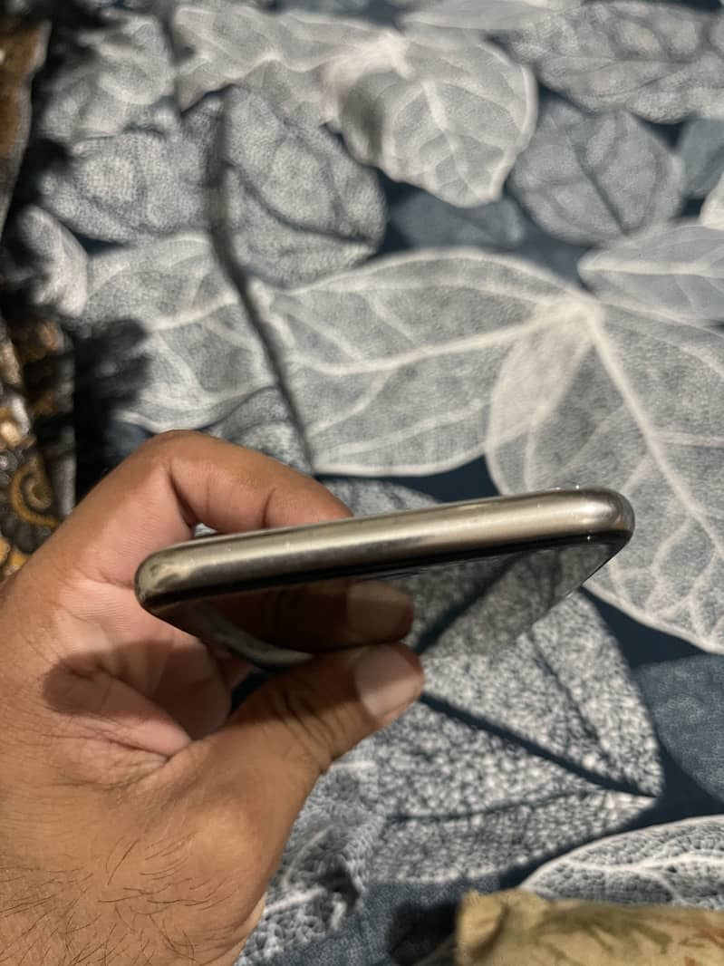 Apple iPhone X 6
