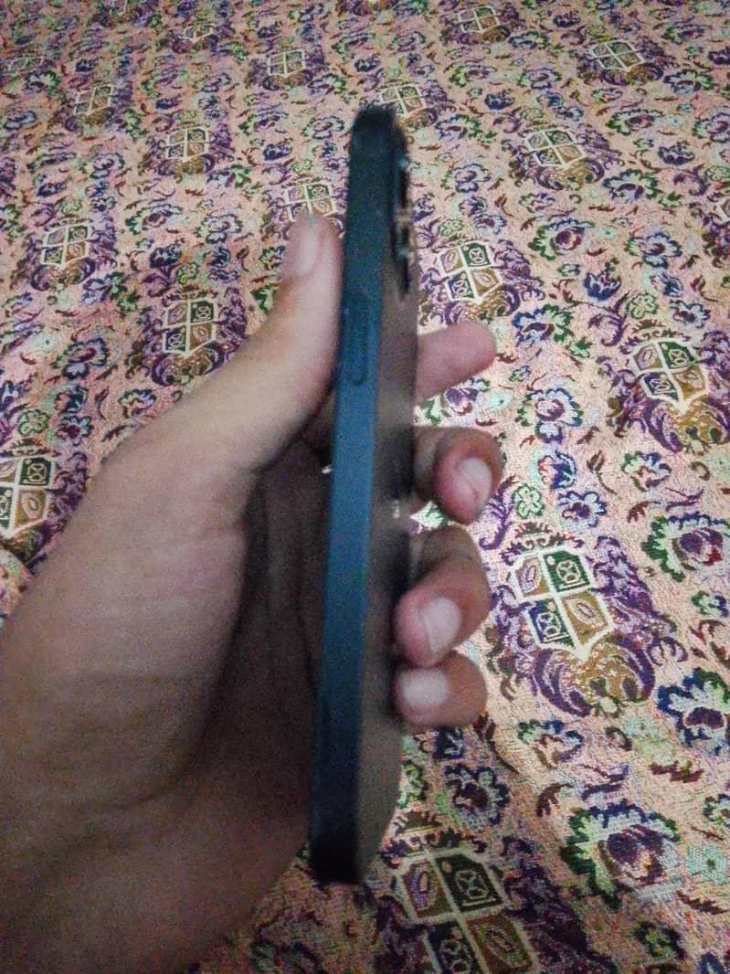 Apple iPhone 13 2