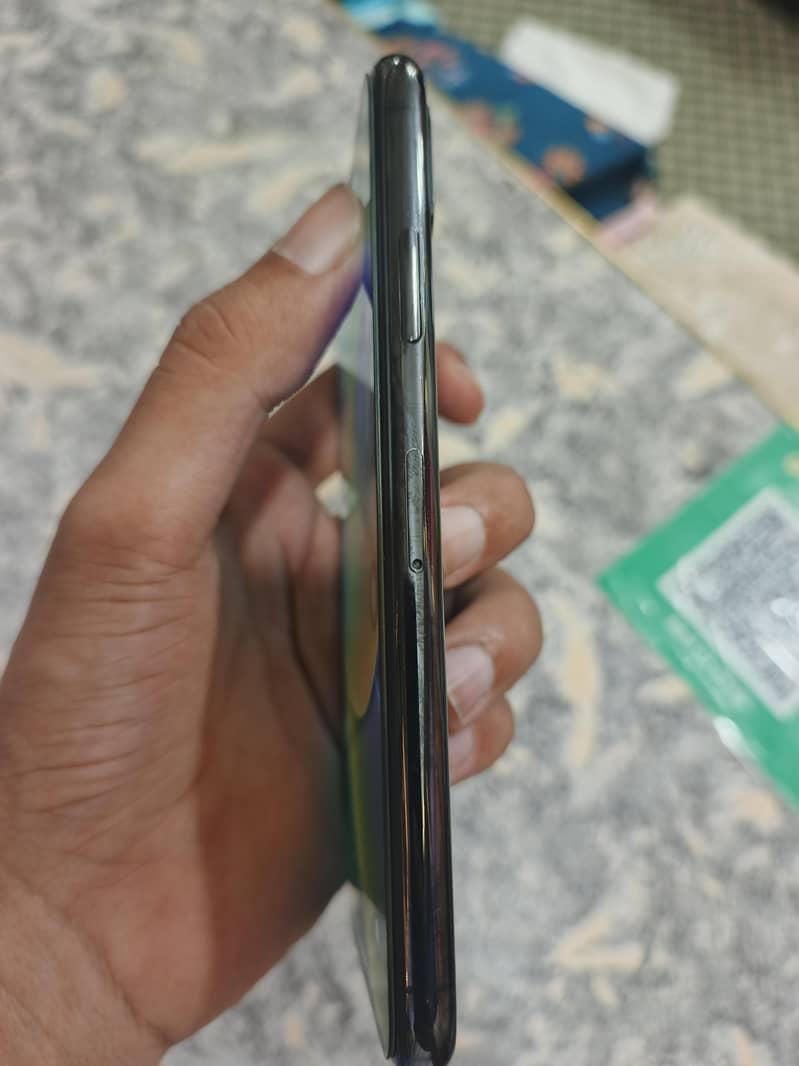 Apple iPhone X 3