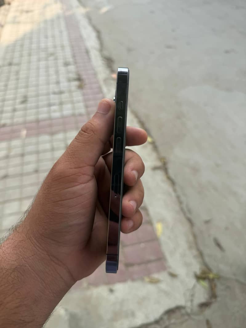 Apple iPhone 14 Pro 1