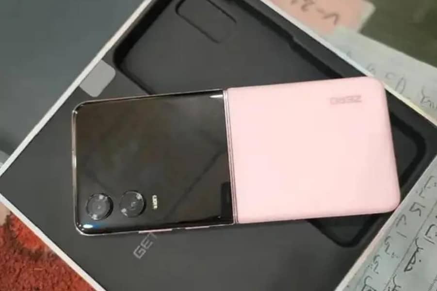 Infinix Zero Flip 2