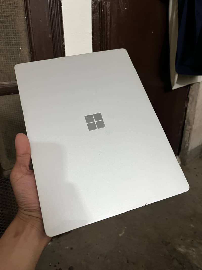 Surface laptop GO 0