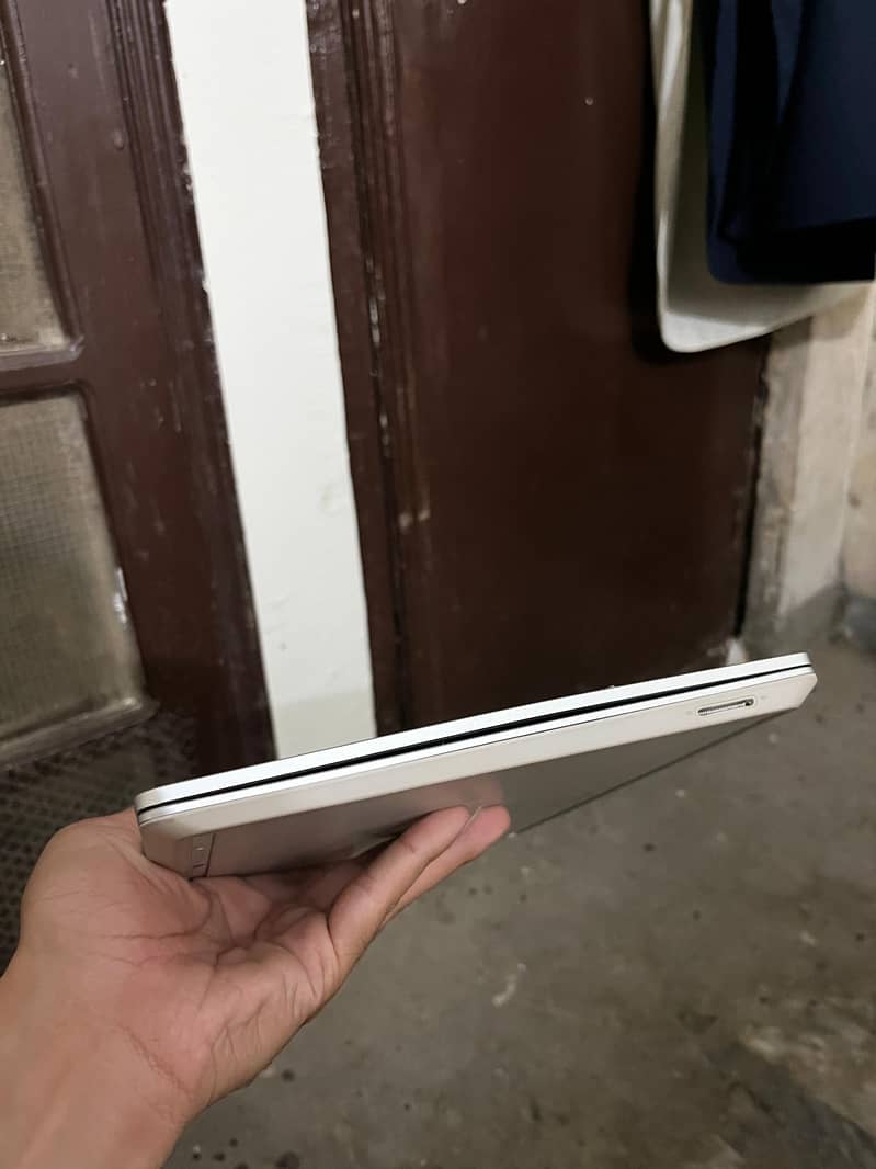 Surface laptop GO 1