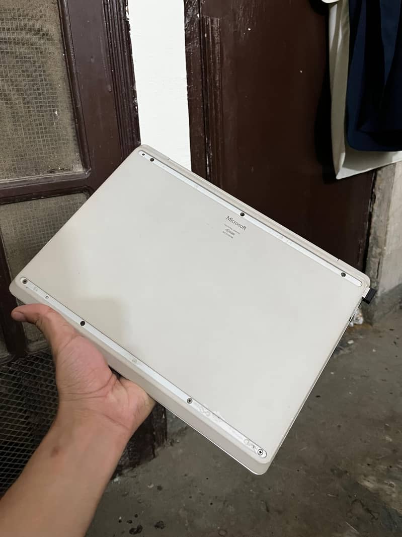 Surface laptop GO 2