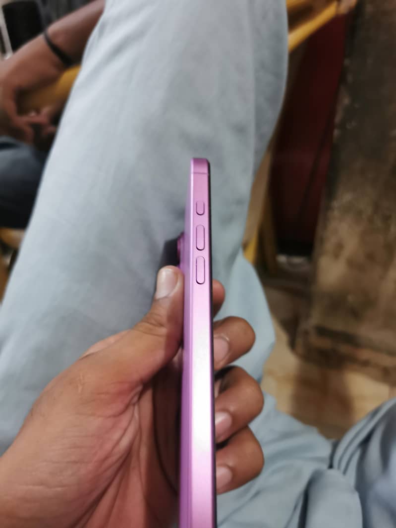 Apple iPhone 16 Plus 8