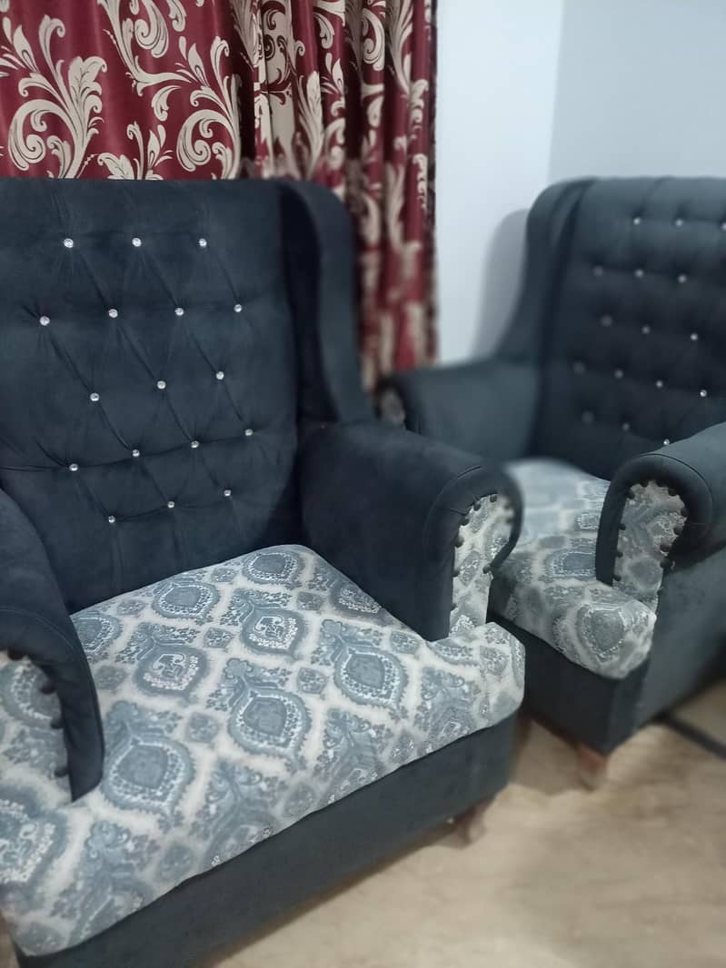 7 seatar sofa set. 3