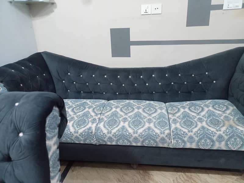 7 seatar sofa set. 4