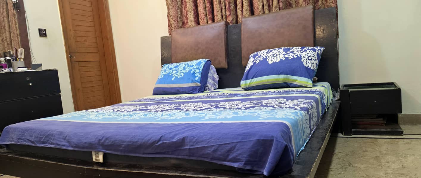 Bed set with wardrobe 0