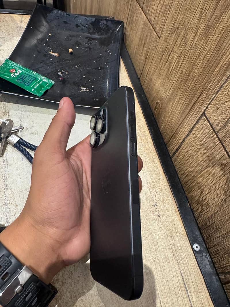 Apple iPhone 15 Pro Max 2