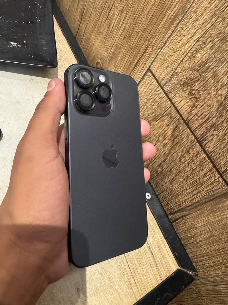 Apple iPhone 15 Pro Max 4