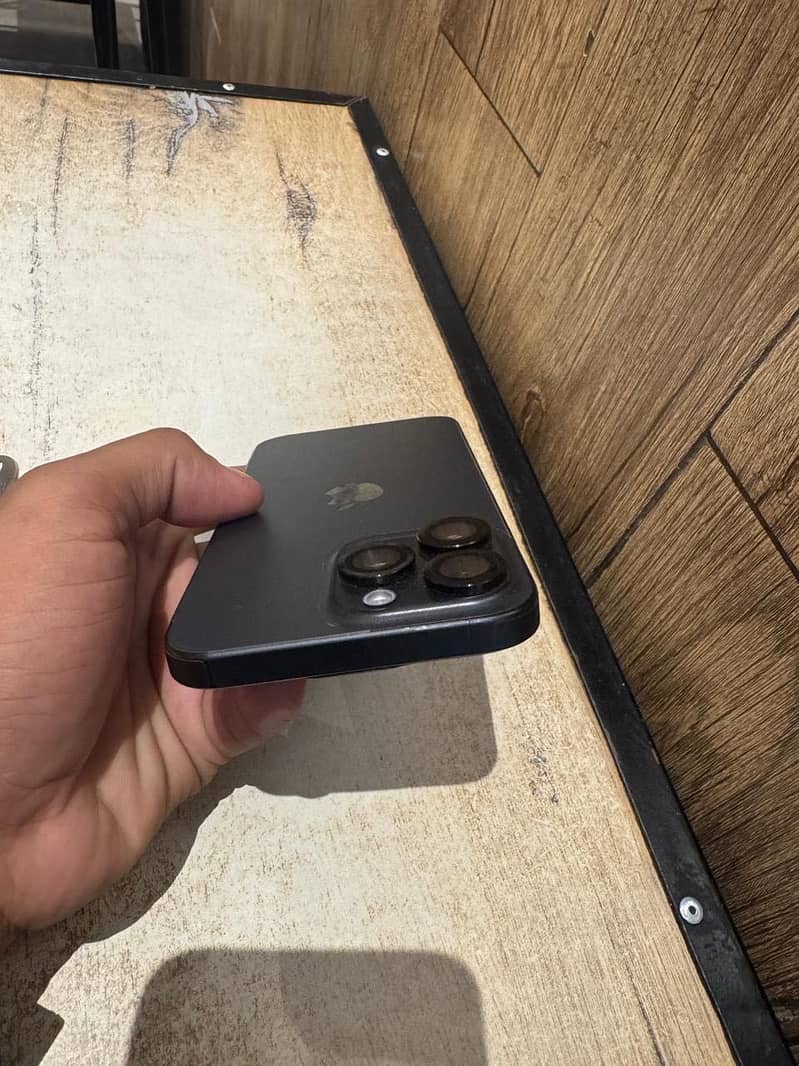 Apple iPhone 15 Pro Max 6