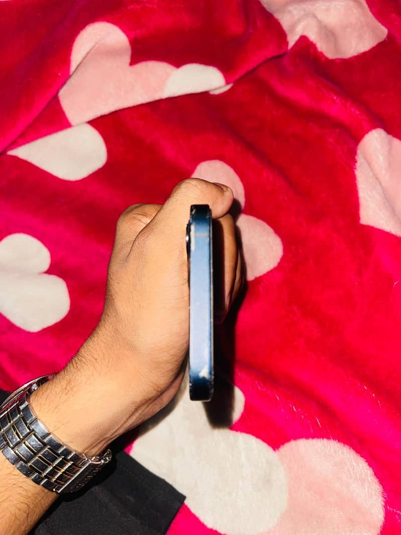 Apple iPhone 12 3