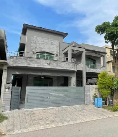 1 Kanal Luxury house NoN furnished for sale