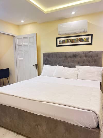 One Bedroom Vip apartment available on daily basis in bahria town LHR
