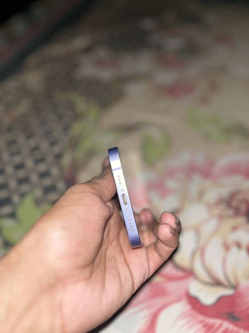 Apple iPhone 12 3