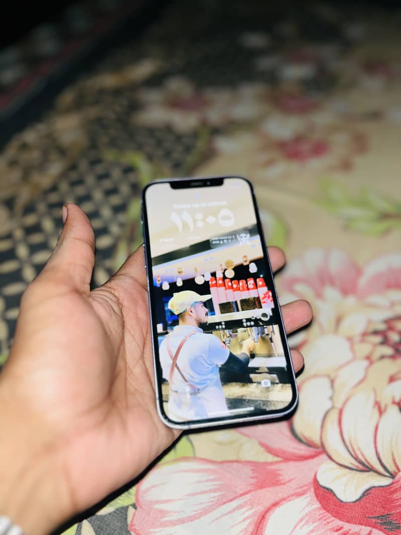 Apple iPhone 12 6