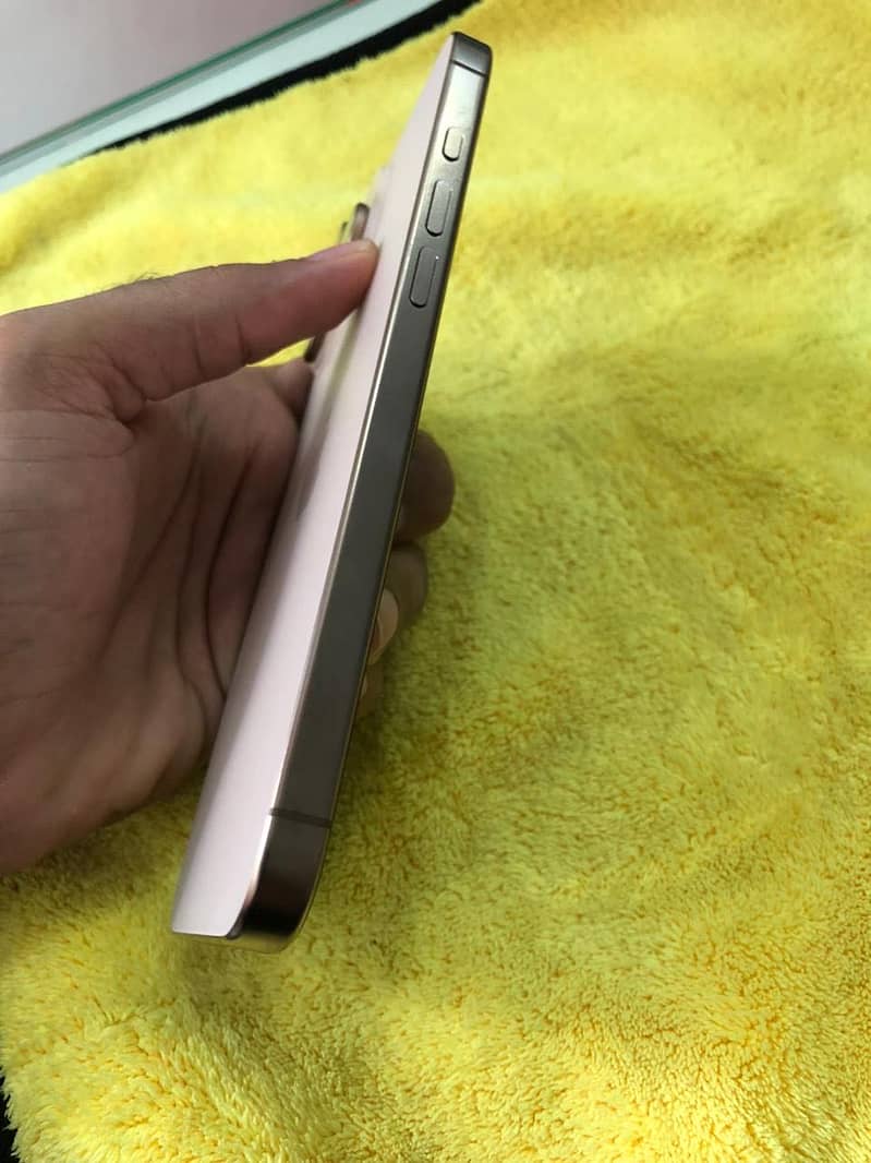 Apple iPhone 16 Pro Max 4