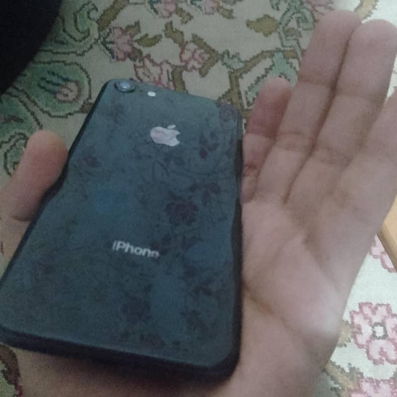 Apple iPhone 8 3