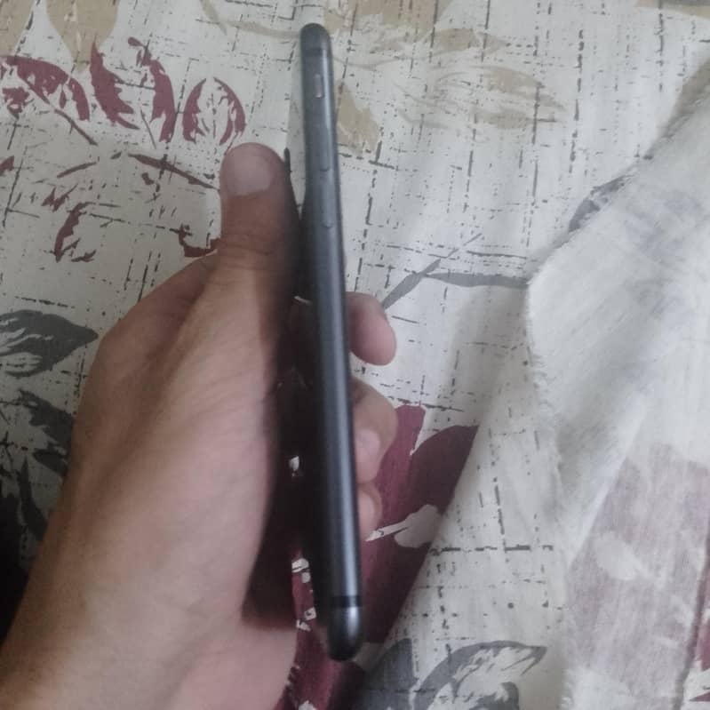 Apple iPhone 8 6