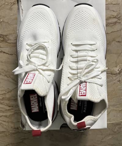 Marvel Captain America Sneakers – White