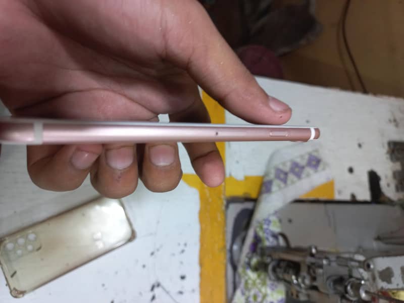 Apple iPhone 7 1