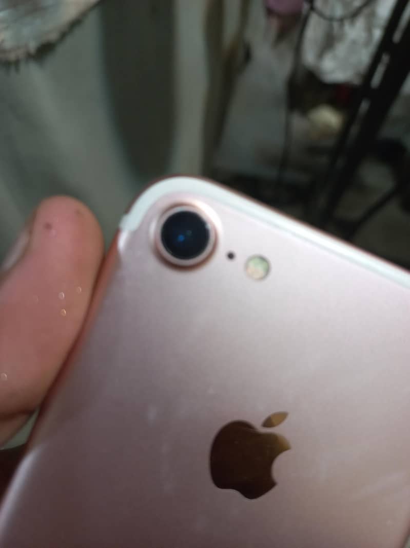 Apple iPhone 7 4
