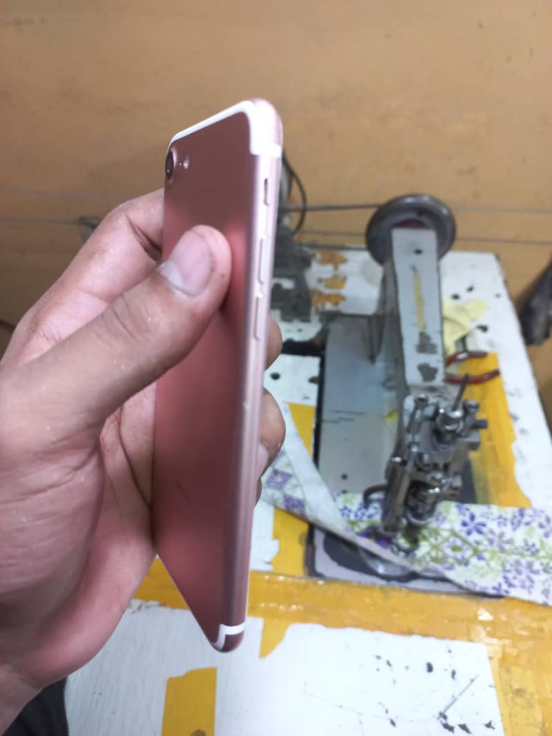 Apple iPhone 7 7