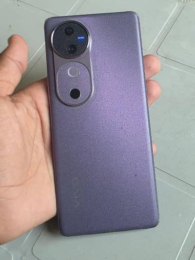 vivo v 40 5 G 12 256 gb memomery 10 by 10 condition official approved