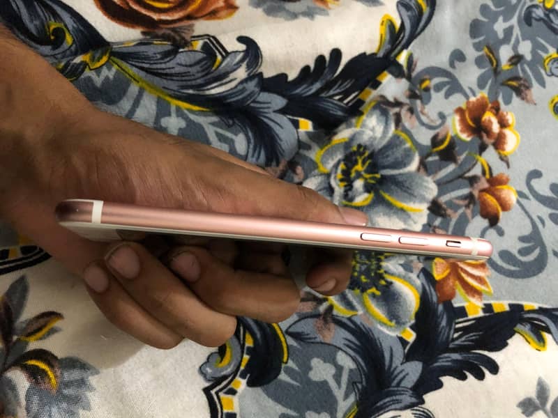 Apple iPhone 7 2