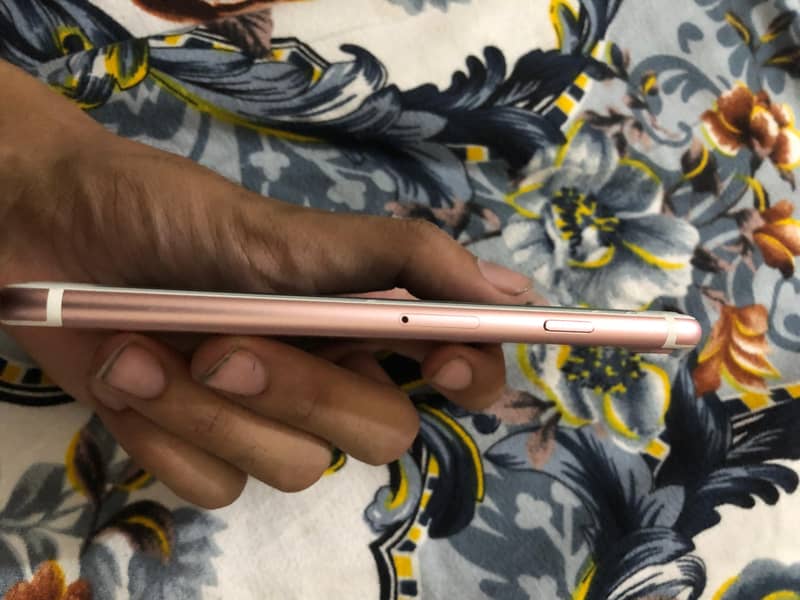 Apple iPhone 7 3
