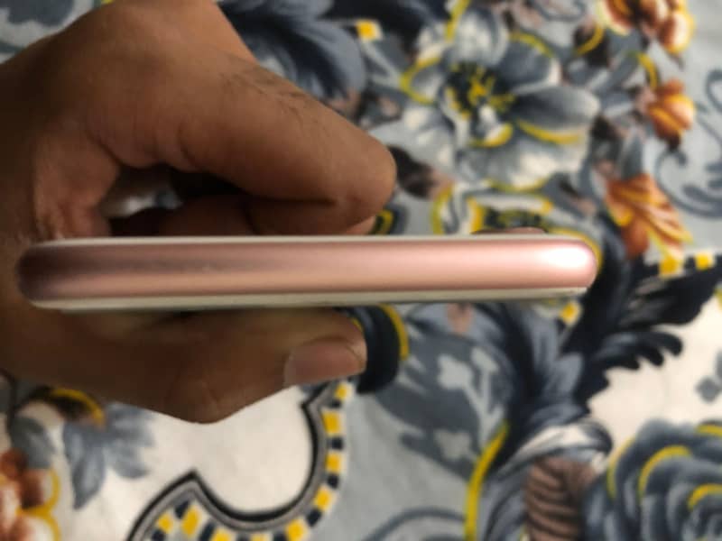 Apple iPhone 7 4